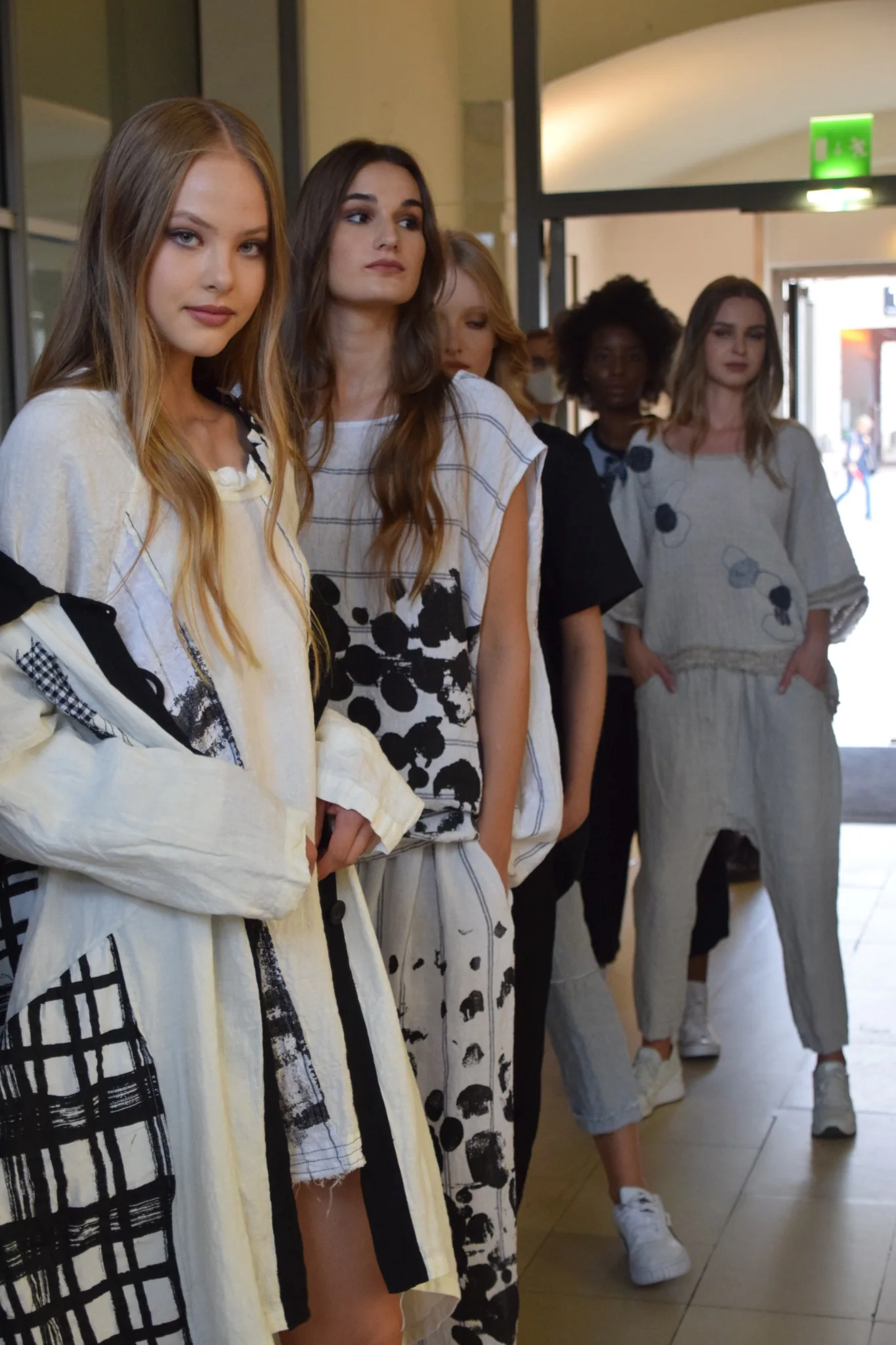 Modelle nel backstage della Vienna Fashion Week